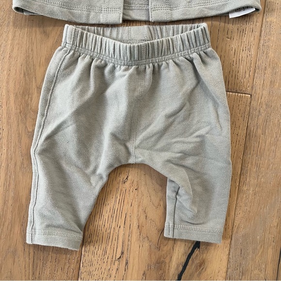 Little Planet Carters 3 piece set sage maroon cardign  0-3 months baby neutral - Picture 11 of 12